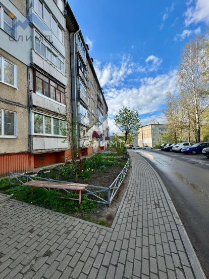 Россия, Ярославская область, Тутаев, Комсомольская улица, 64